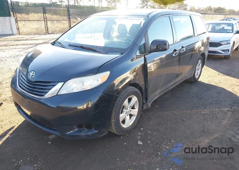 2015 Toyota Sienna L 7 Passenger z USA, uszkodzony, nr VIN 5TDZK3DC8FS560622